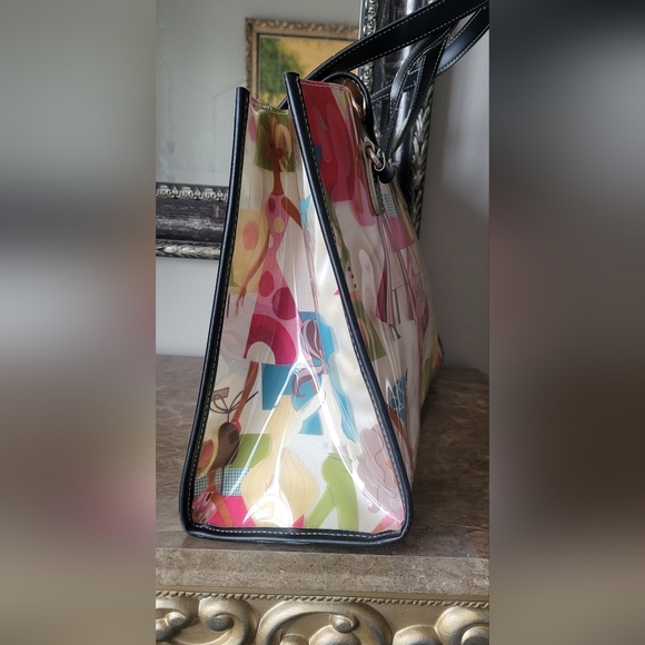 Maxx New York Women's Fashionista Graphic Vinil Shoulders/Tote Bag 15"×10"×5" - Picture 7 of 16